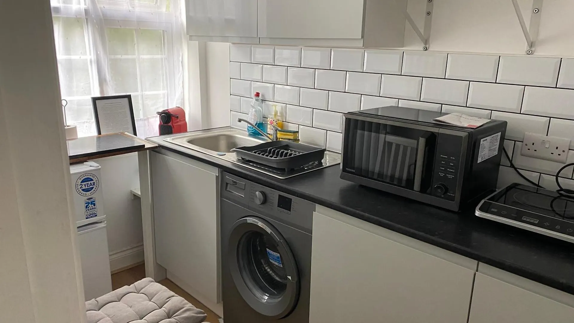 Slough - Sleeps 3 - Petfriendly - Riverside - Bay Apartment