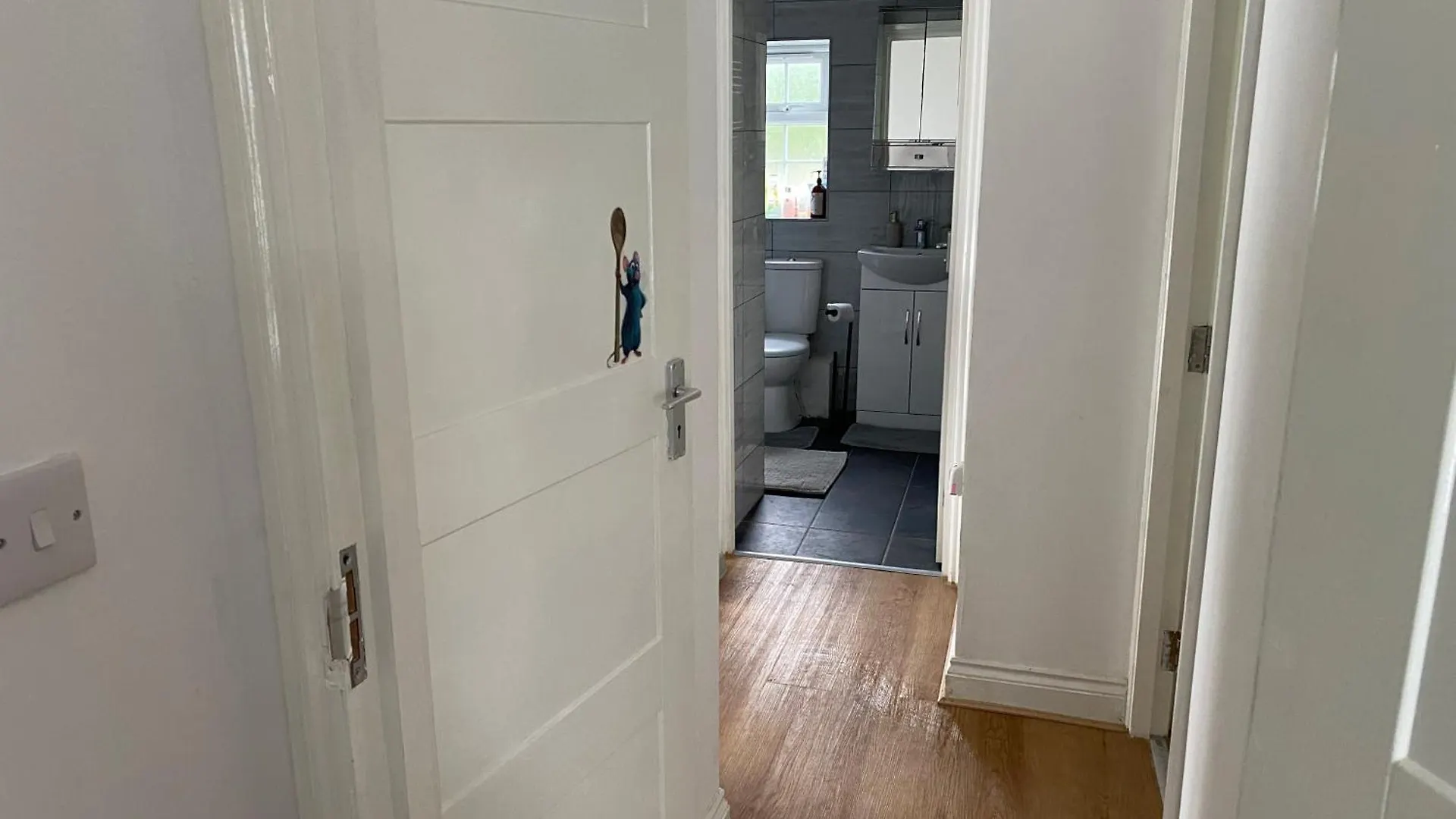 Slough - Sleeps 3 - Petfriendly - Riverside - Bay Apartment