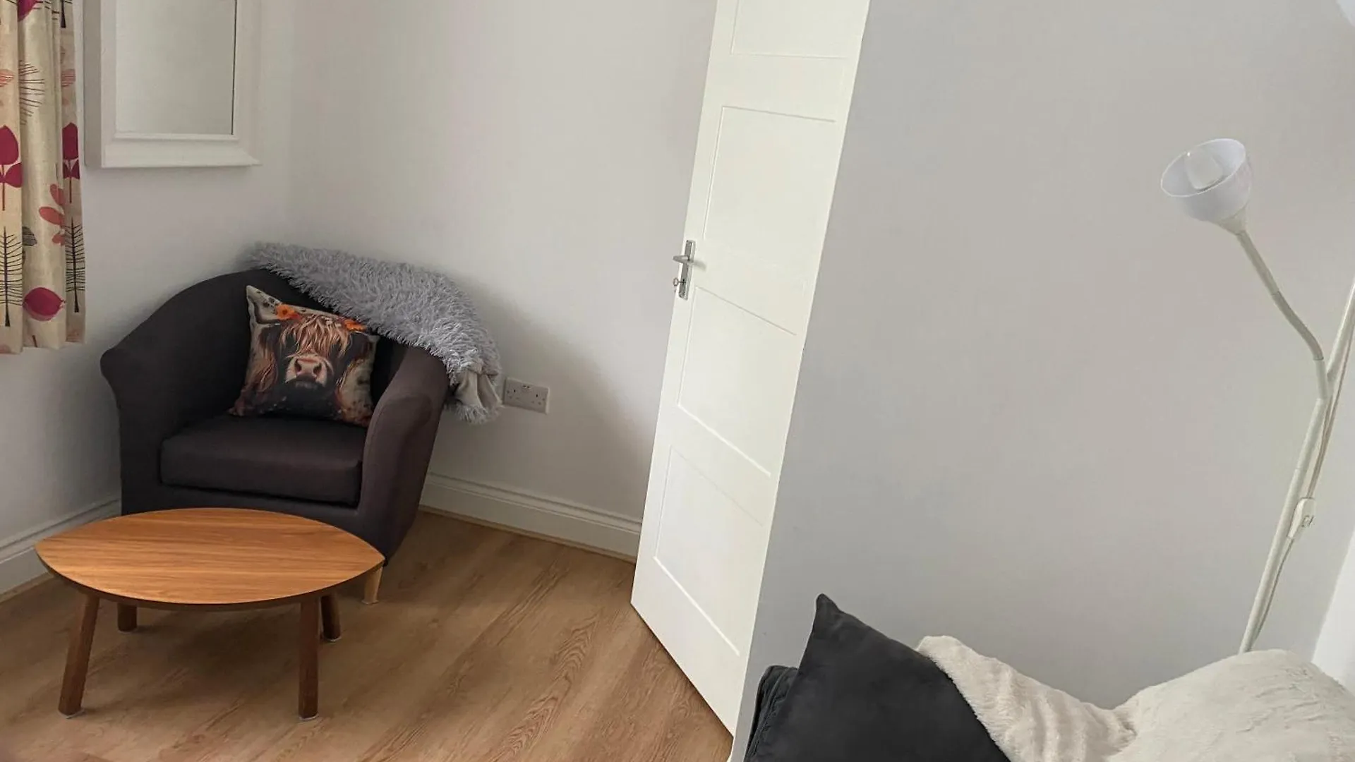 Apartment Slough - Sleeps 3 - Petfriendly - Riverside - Bay United Kingdom