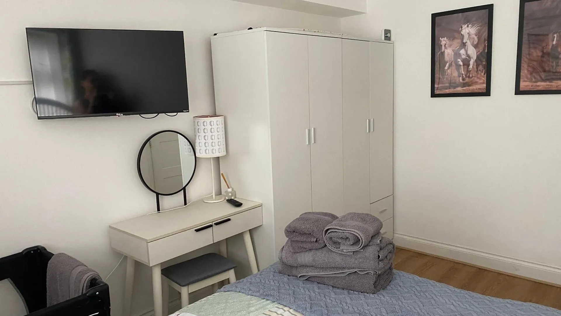 Apartment Slough - Sleeps 3 - Petfriendly - Riverside - Bay