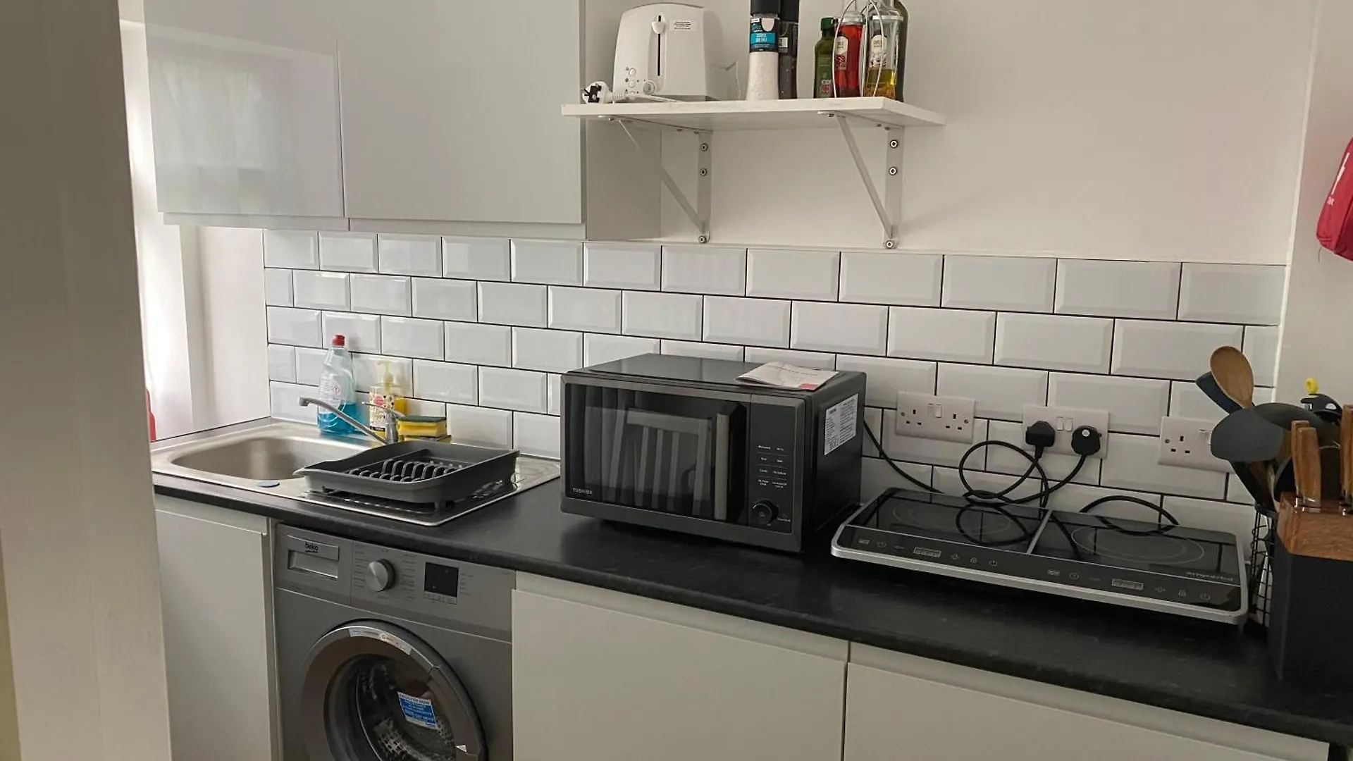 Slough - Sleeps 3 - Petfriendly - Riverside - Bay 0*,