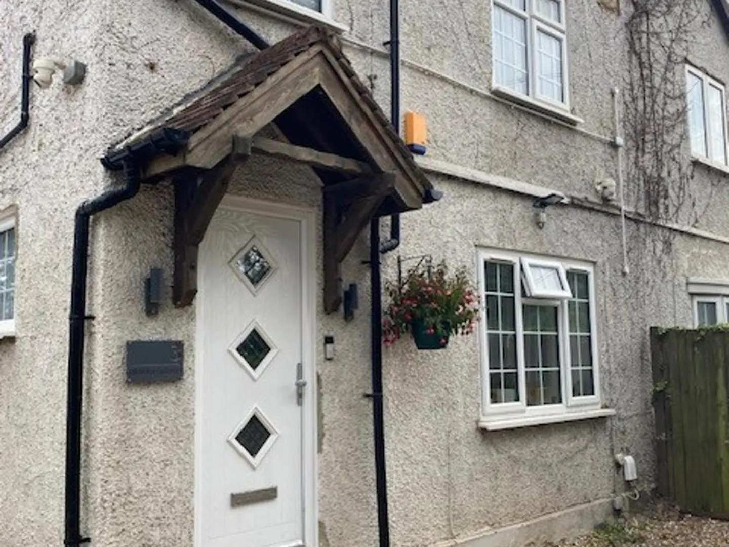 Slough - Sleeps 3 - Petfriendly - Riverside - Bay 0*,  United Kingdom